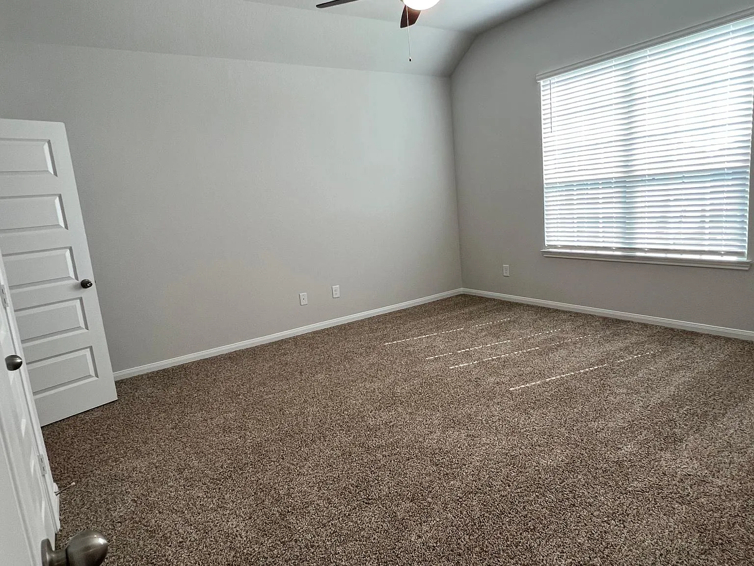 3 bed, 2.5 bath, 1849 sqft, $1,975 — Photo 4