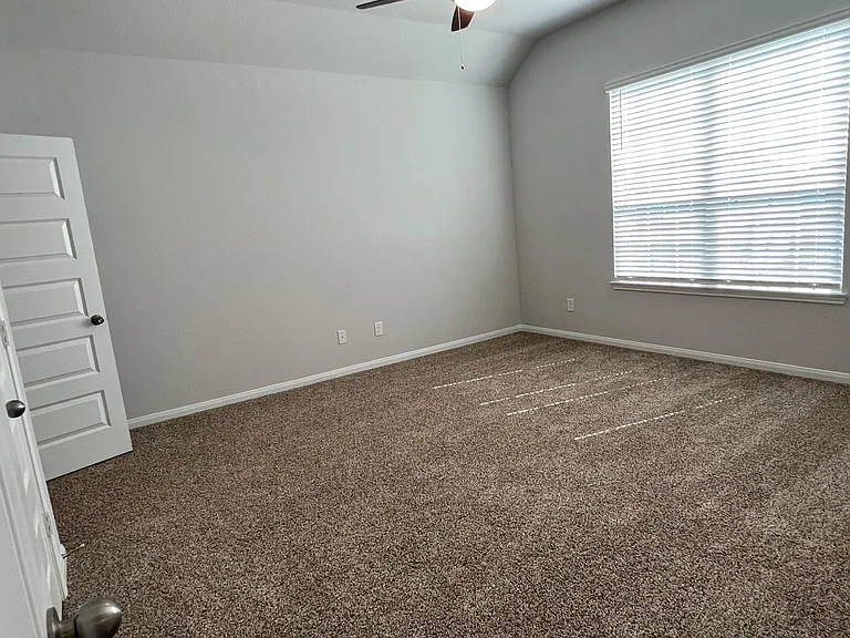 22010 King Heights Ln — Photo 4