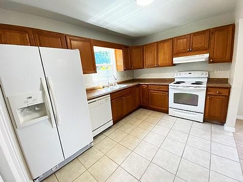 3rd image of 8184 82nd Ave
