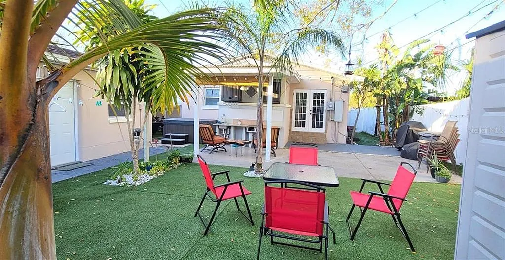 3 bed, 3.0 bath, 1522 sqft, $2,985 — Photo 2