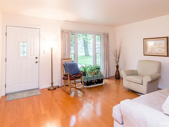 5th image of 33144 Lynx St