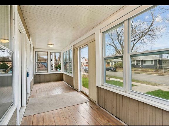 3rd image of 2405 Grand St NE #1