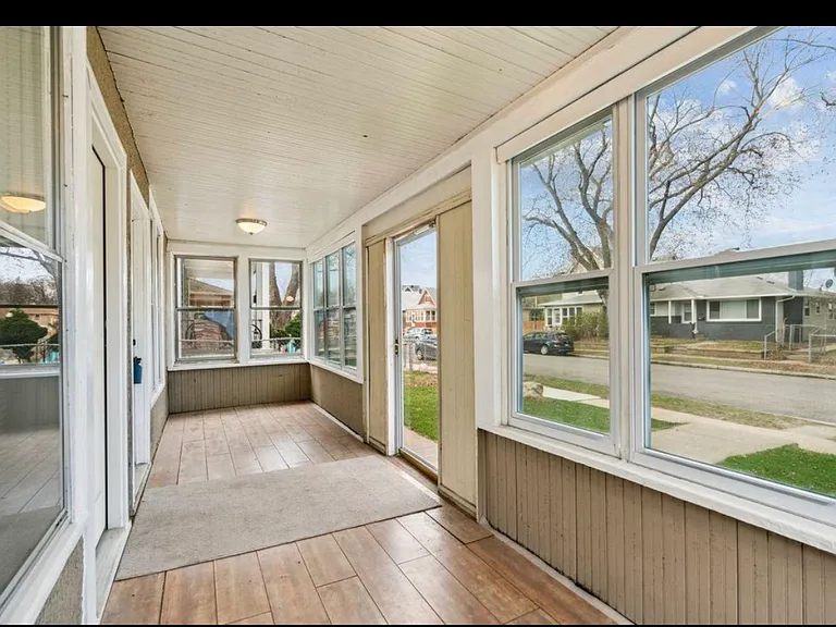 2405 Grand St NE #1 — Photo 3