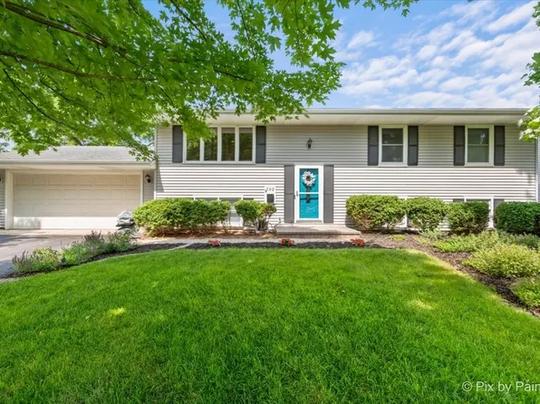 302 Greenfield Cir, Geneva, IL 60134