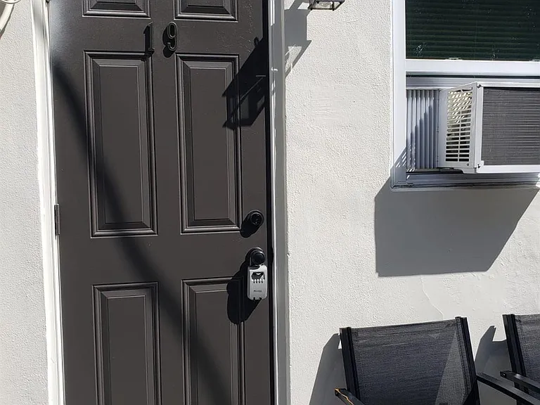 901 NE 16th Ave #8 — Photo 7