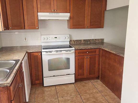 3rd image of 1525-1529 Tangelo Cir