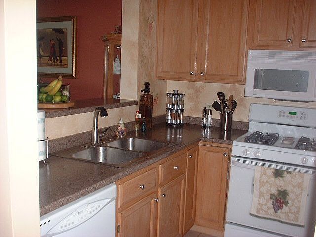 2nd image of 103 Oxford Ct