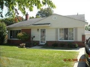 32117 Meadowbrook St, Livonia, MI 48154