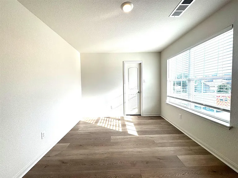 1001 Riverdale Cv — Photo 13
