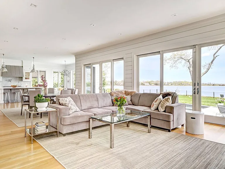 82 Harbor Dr — Photo 11