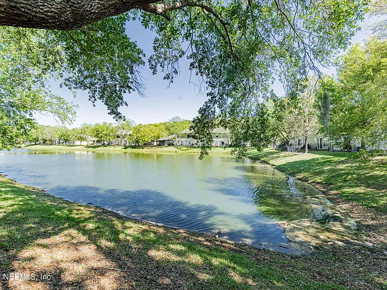 1630 Vineland Cir #B — Photo 3