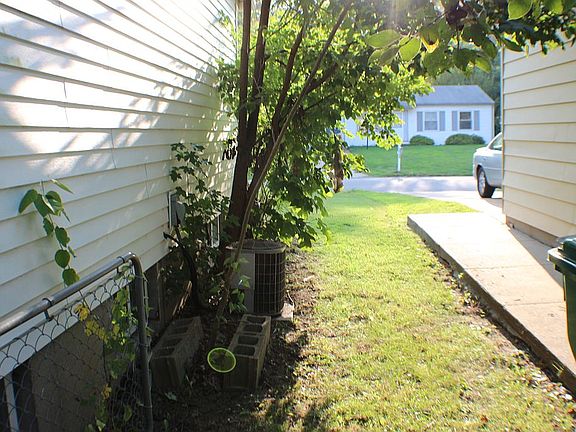 3rd image of 12156 Criterion Ave