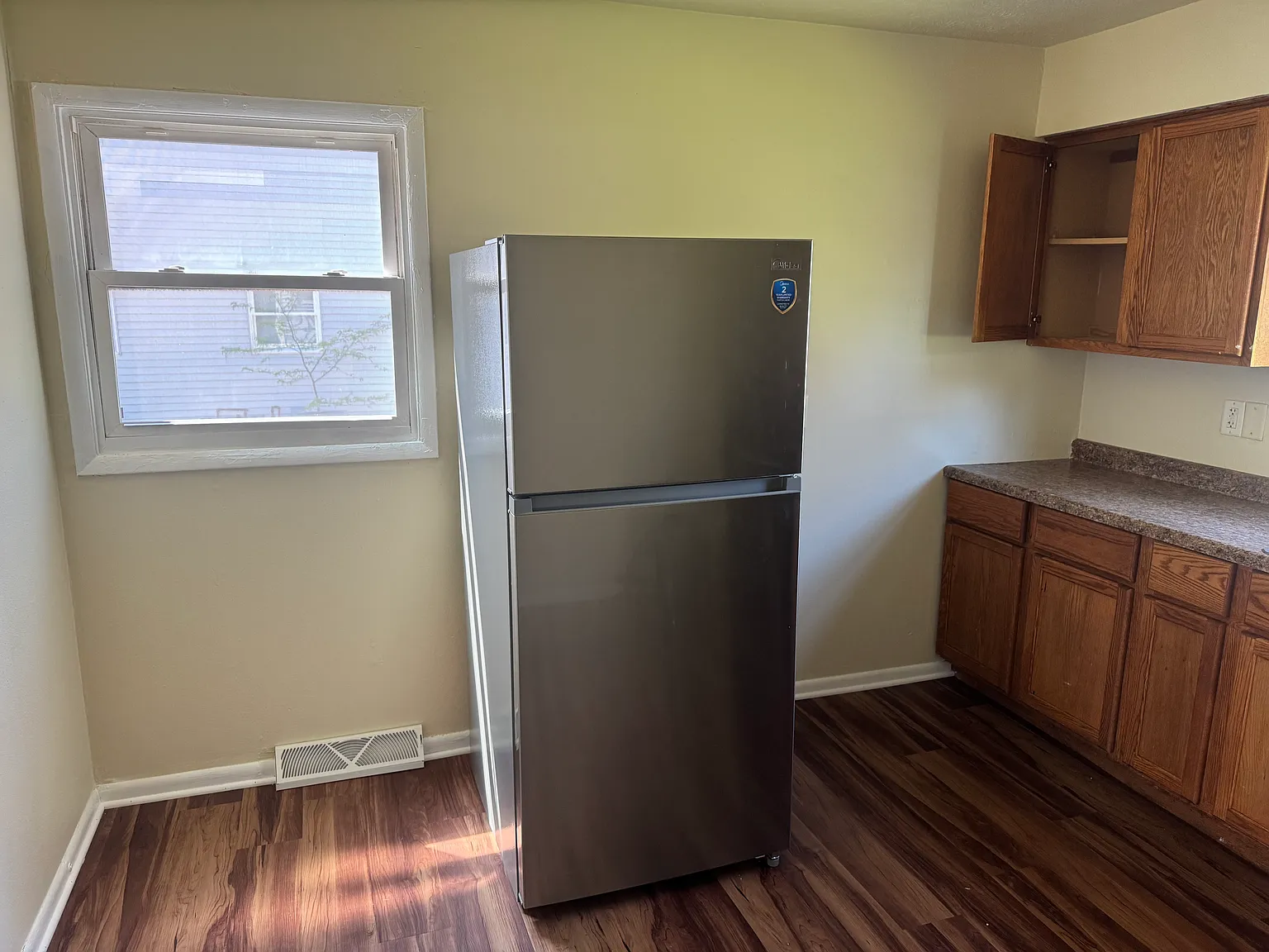 3 bed, 1150 sqft, $1,700 — Photo 2