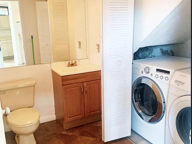 3915 Victoria Dr NE — Photo 27