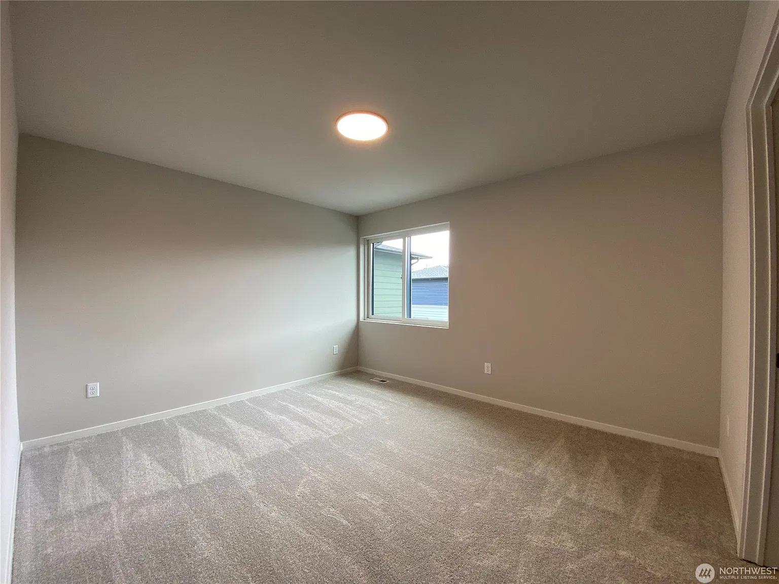 4 bed, 2.5 bath, 2940 sqft, $3,795 — Photo 3