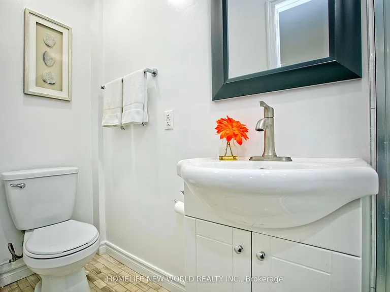 19 Britannia Ave — Photo 11