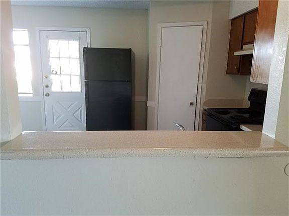 4th image of 408 Lake Creek Cir #414