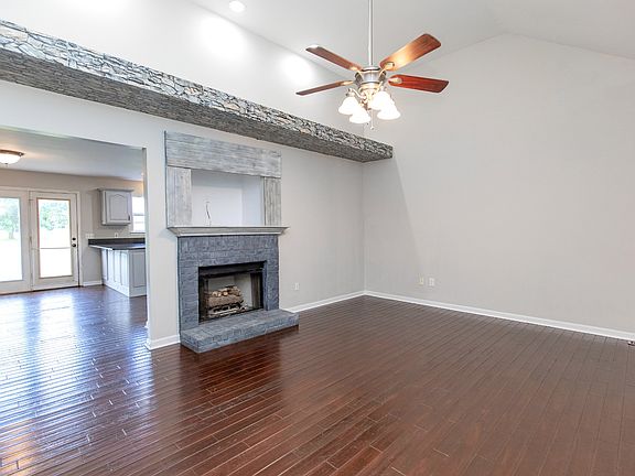 3rd image of 443 Clearview Rd