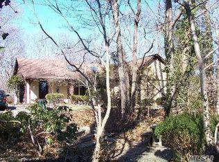 470 Deep Hole Rd, Calverton, NY 11933