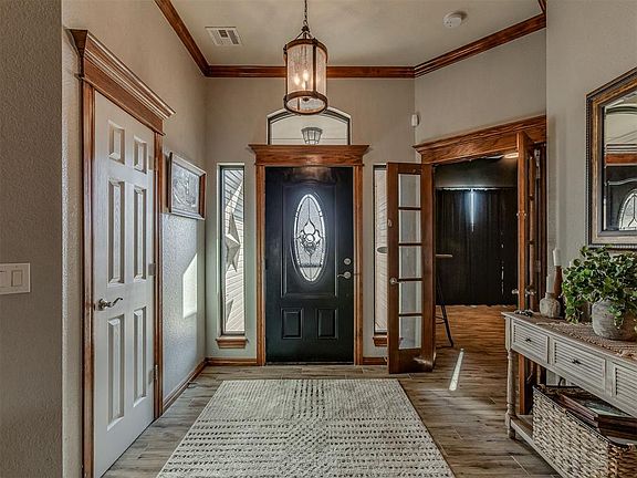 4th image of 609 N Ponderosa Way