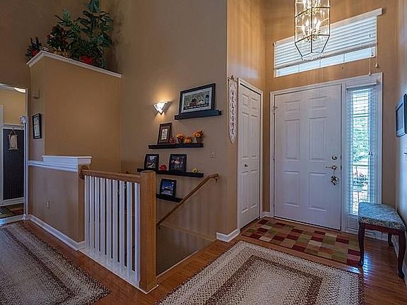 3rd image of 135 Burwyck Park Dr