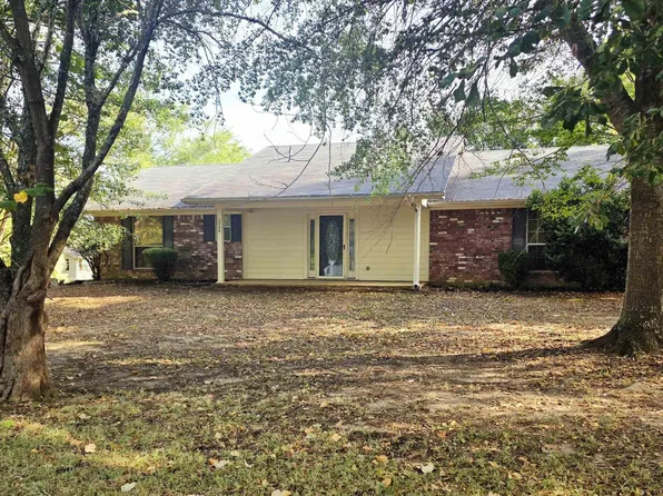 1304 N Whatley Rd, White Oak, TX 75693