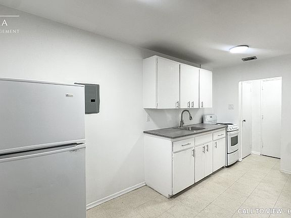 3rd image of 1459 Trafalgar St #206