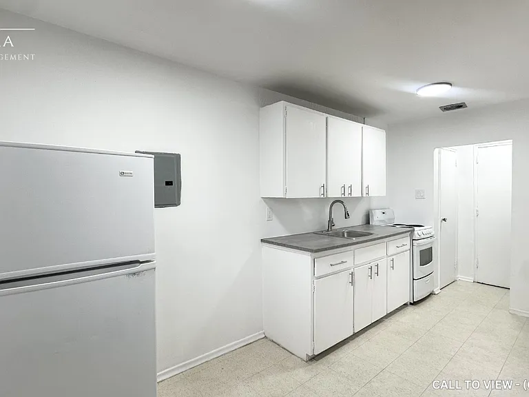 1459 Trafalgar St #206 — Photo 3