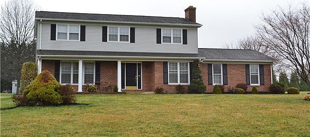 Great Curb Appeal!