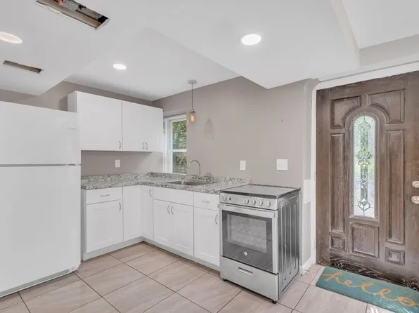 1638 Parker St, Springfield, MA 01128
