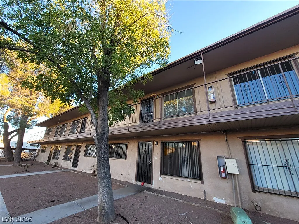 1 bed, 1.0 bath, 624 sqft, $745 — Photo 2