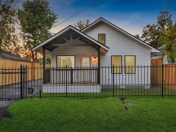 3211 Cochran St, Houston, TX 77009