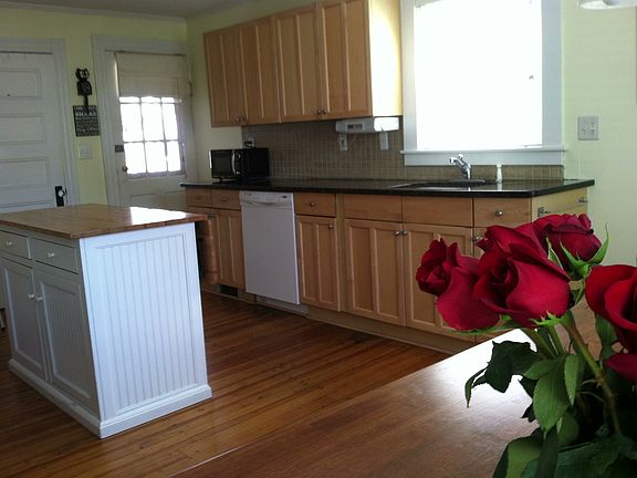 Huge Updated Kitchen!