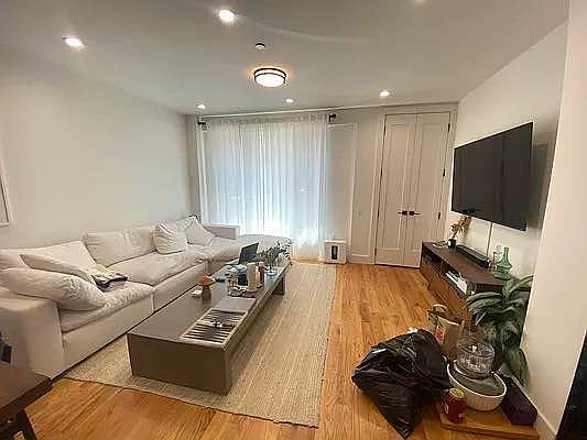 4th image of 157 Lexington Ave #1