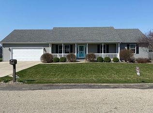 408 Grandview Dr, Le Roy, IL 61752