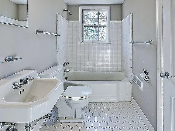 1402 Roanoke Dr — Photo 24