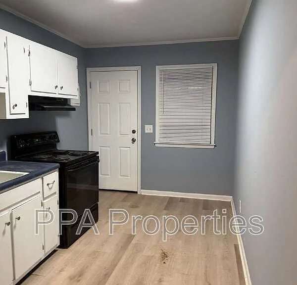 221 Willow Ave — Photo 4