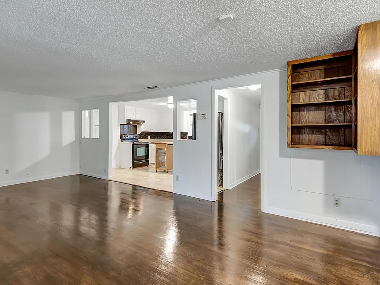 410 Shady Ln — Photo 21