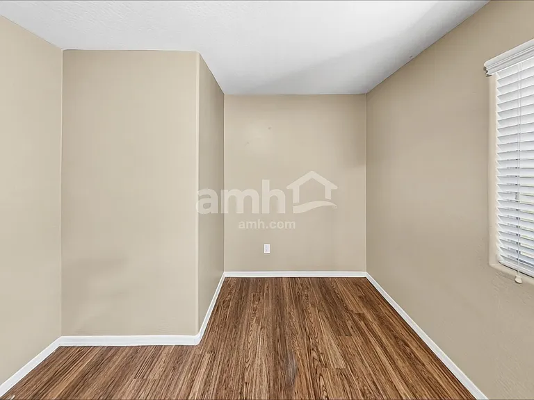 2324 S 238th Ln — Photo 8