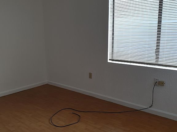 5th image of 3811 Lincoln Ave #B