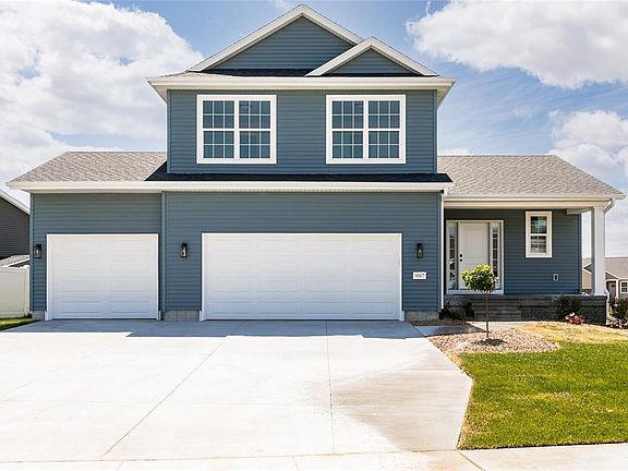 2nd image of 9007 Grand Oaks Dr NE
