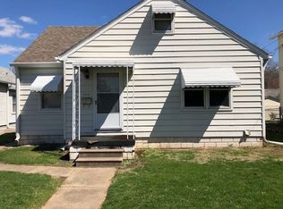 424 50th St, Moline, IL 61265