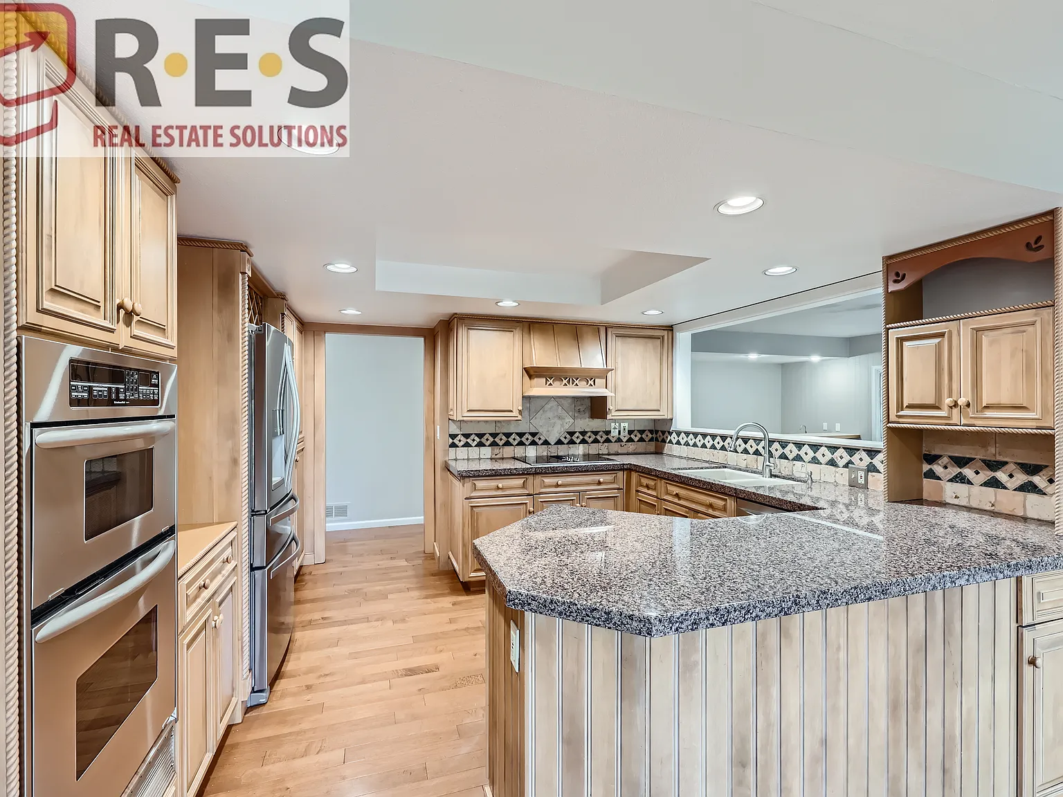 5 bed, 5219 sqft, $3,395 — Photo 4