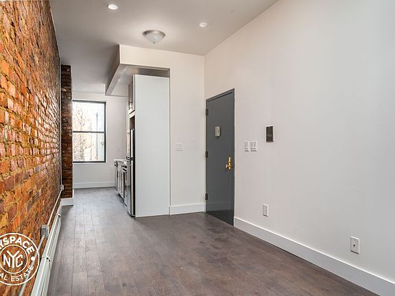 2nd image of 542 Bainbridge St APT 3L