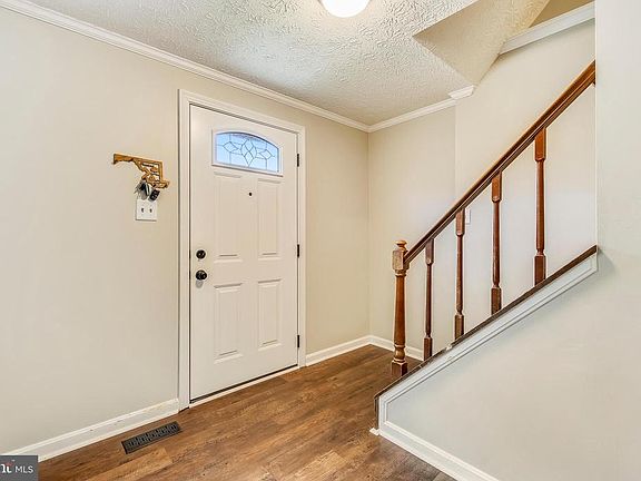 3rd image of 18012 Queen Elizabeth Dr