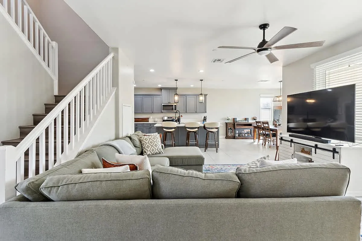 5 bed, 2826 sqft, $8,000 — Photo 4