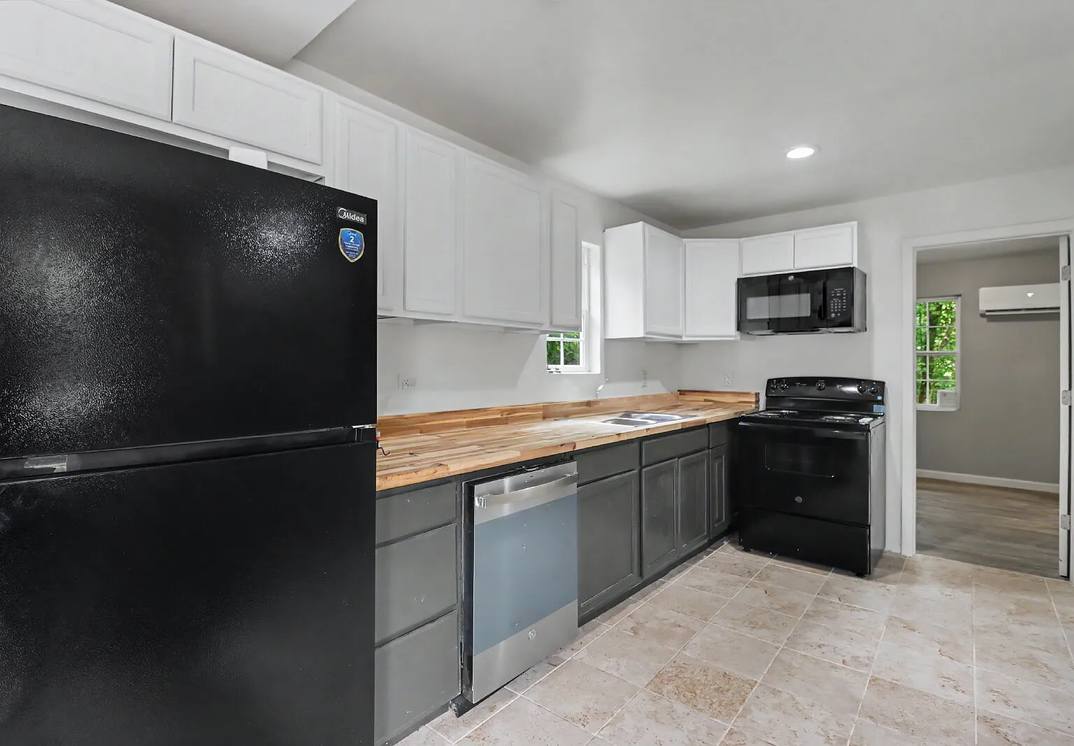 1 bed, 1.0 bath, 400 sqft, $950 — Photo 2