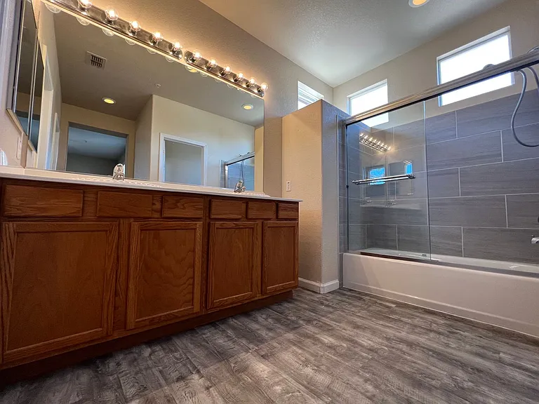 3237 Hudson Dr — Photo 22