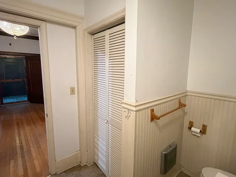 133 S Lake Ave #1 — Photo 15