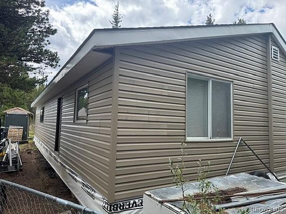 4th image of 325 Aspen Road